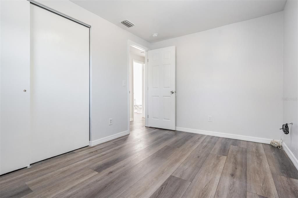 待售: $307,400 (4 贝兹, 0 浴室, 1296 平方英尺)