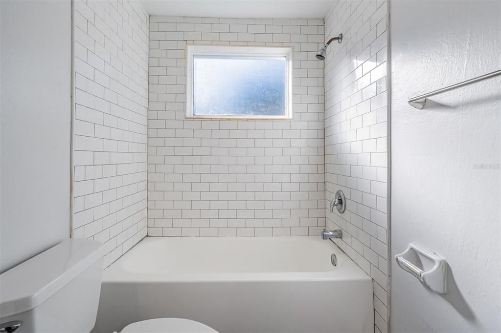 待售: $307,400 (4 贝兹, 0 浴室, 1296 平方英尺)