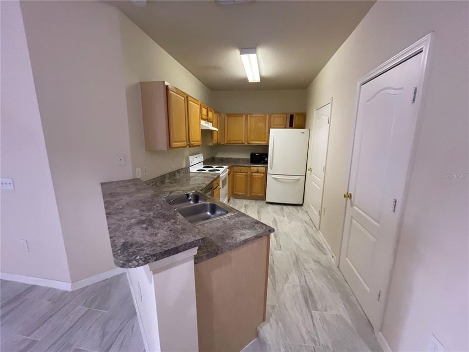 For Rent: $1,495 (1 beds, 1 baths, 951 Square Feet)