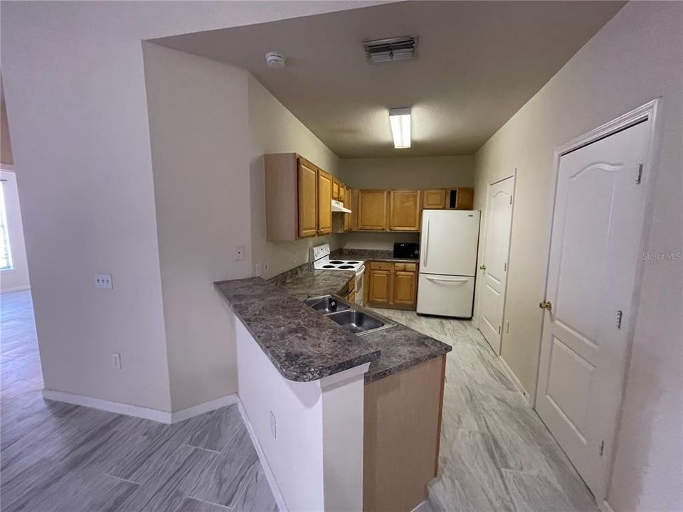 For Rent: $1,495 (1 beds, 1 baths, 951 Square Feet)