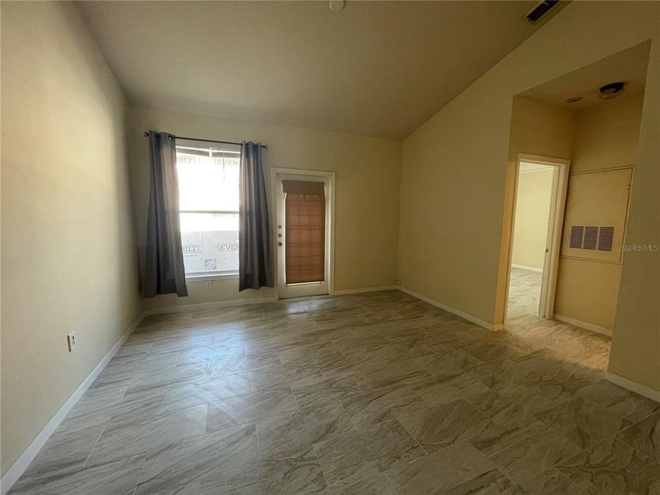 For Rent: $1,495 (1 beds, 1 baths, 951 Square Feet)