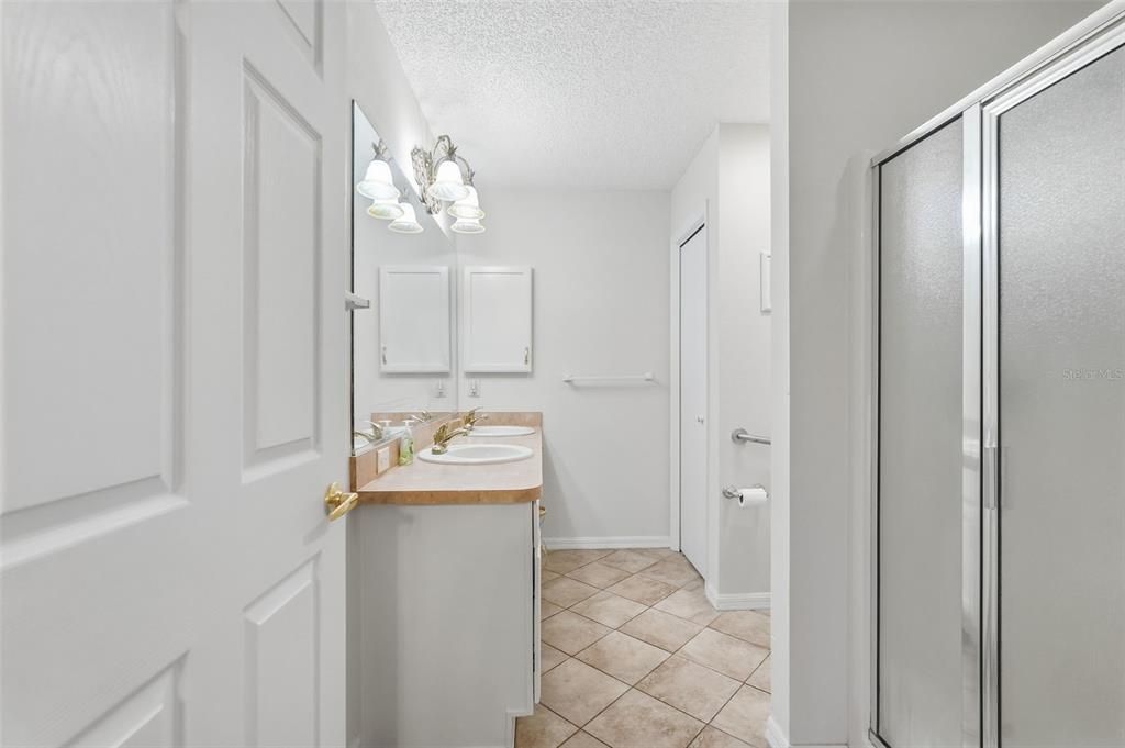 На продажу: $319,900 (3 спален, 2 ванн, 1392 Квадратных фут)