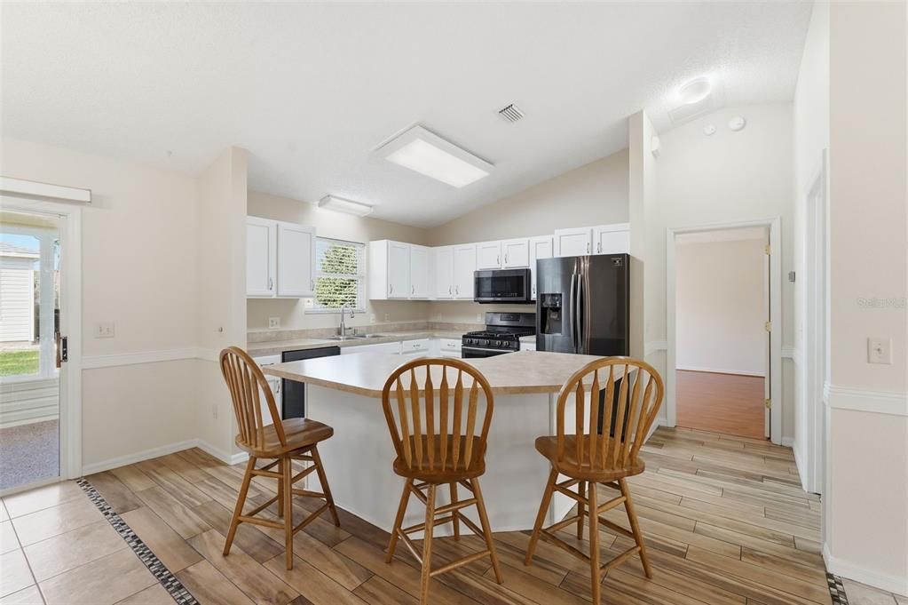 На продажу: $319,900 (3 спален, 2 ванн, 1392 Квадратных фут)