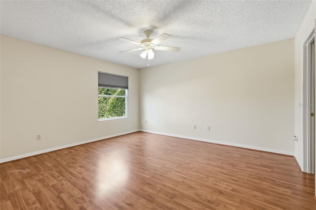 На продажу: $319,900 (3 спален, 2 ванн, 1392 Квадратных фут)