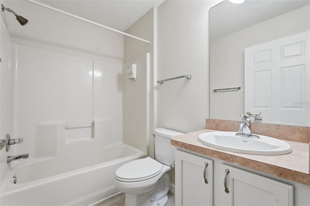 На продажу: $319,900 (3 спален, 2 ванн, 1392 Квадратных фут)