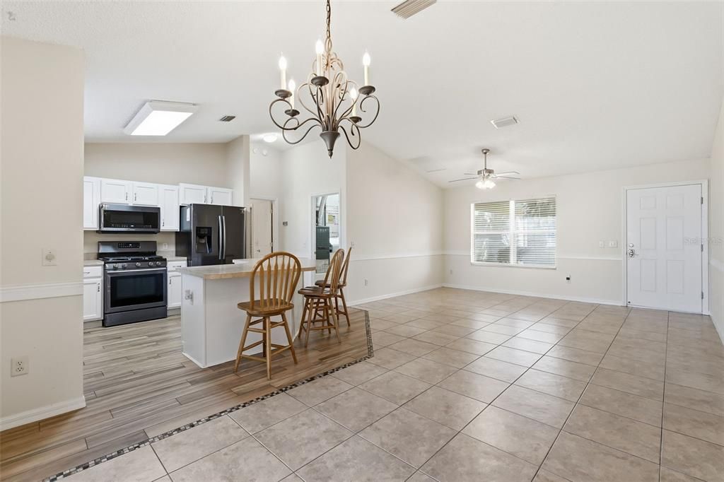 На продажу: $319,900 (3 спален, 2 ванн, 1392 Квадратных фут)