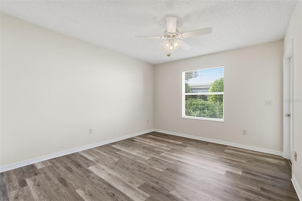 На продажу: $319,900 (3 спален, 2 ванн, 1392 Квадратных фут)