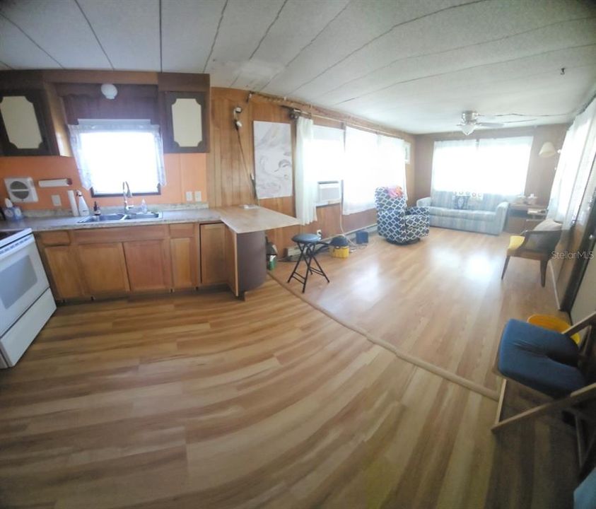 For Sale: $55,000 (2 beds, 1 baths, 712 Square Feet)