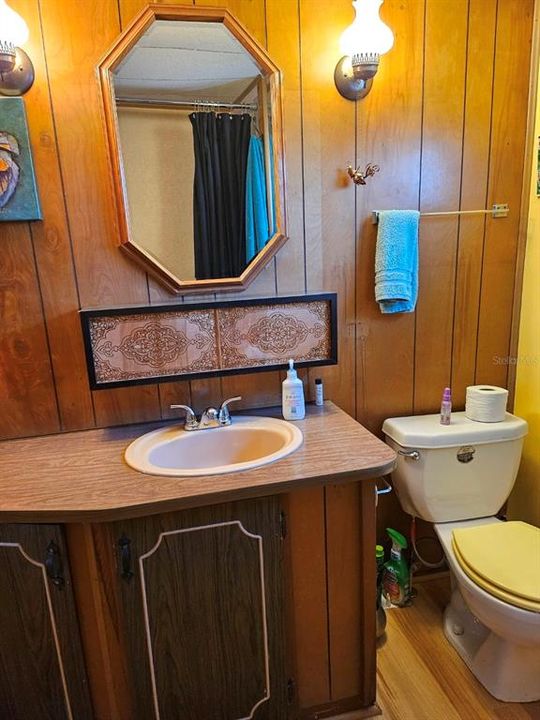 For Sale: $55,000 (2 beds, 1 baths, 712 Square Feet)