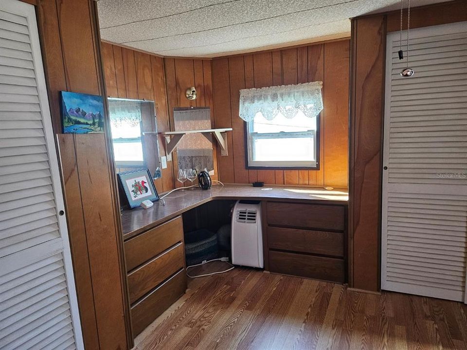 For Sale: $55,000 (2 beds, 1 baths, 712 Square Feet)