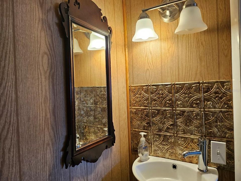 For Sale: $55,000 (2 beds, 1 baths, 712 Square Feet)