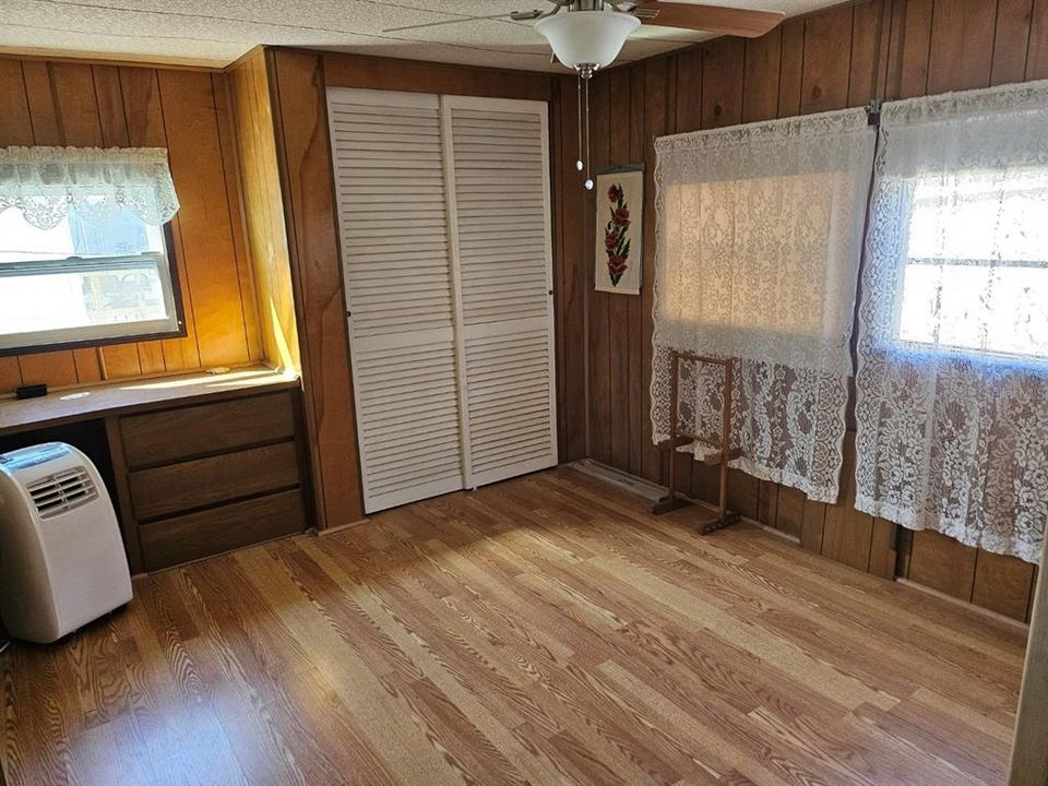 For Sale: $55,000 (2 beds, 1 baths, 712 Square Feet)