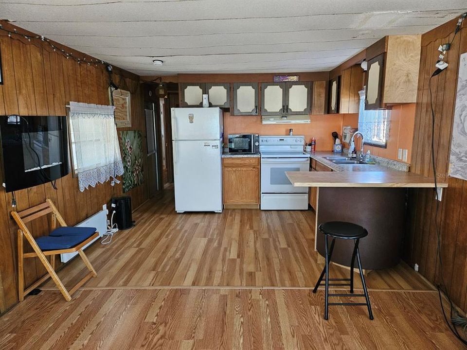 For Sale: $55,000 (2 beds, 1 baths, 712 Square Feet)