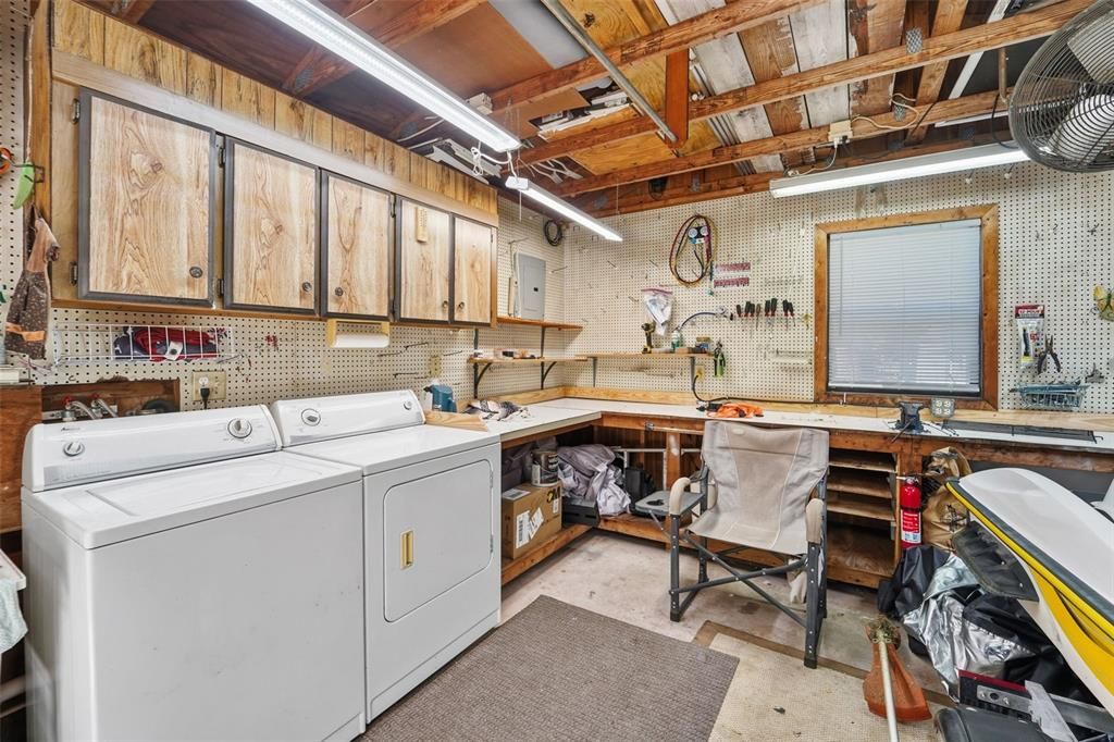 For Sale: $299,000 (2 beds, 2 baths, 1056 Square Feet)