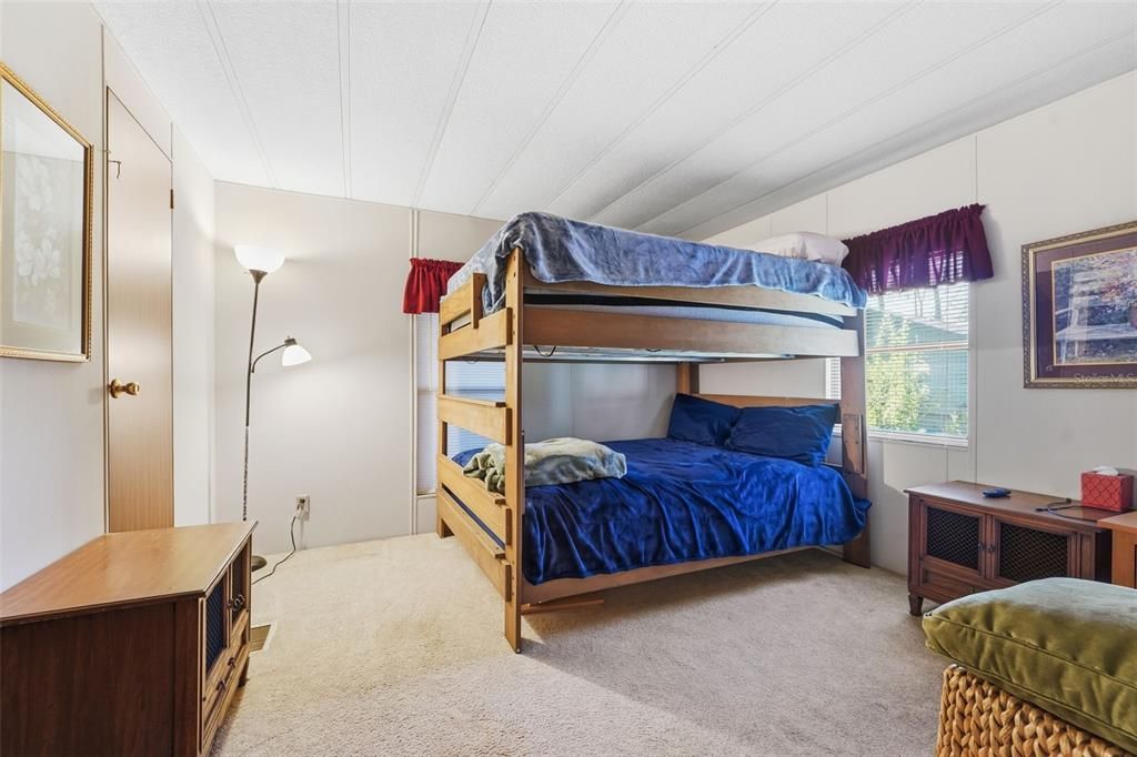 For Sale: $299,000 (2 beds, 2 baths, 1056 Square Feet)