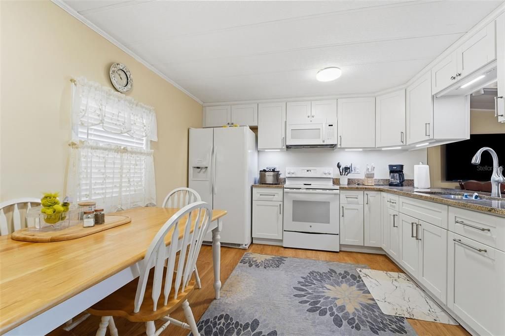 For Sale: $299,000 (2 beds, 2 baths, 1056 Square Feet)