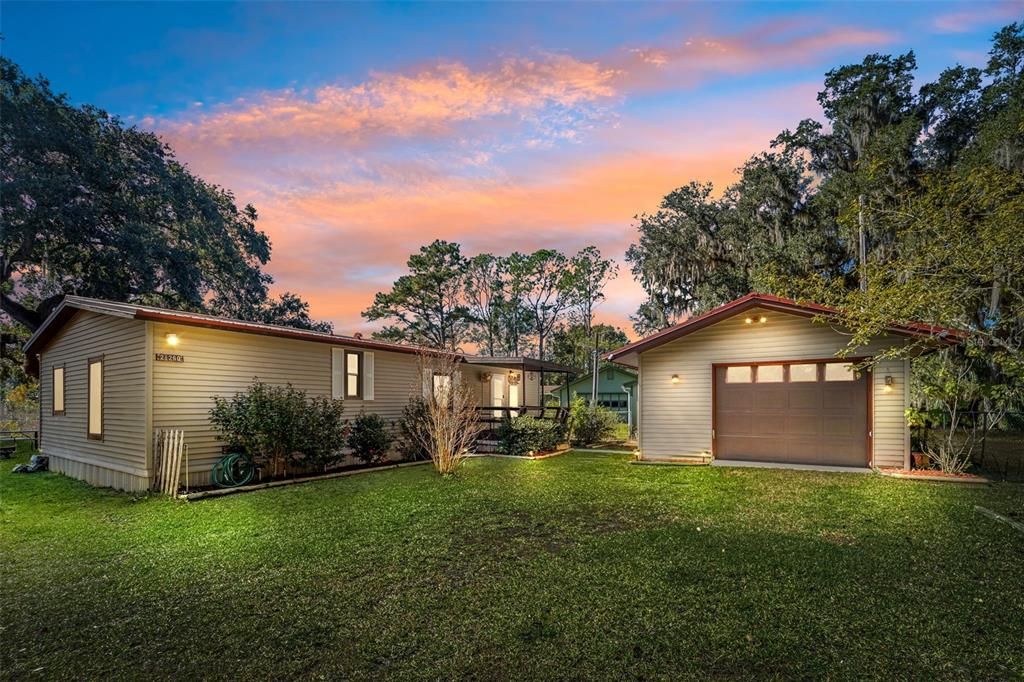 For Sale: $299,000 (2 beds, 2 baths, 1056 Square Feet)