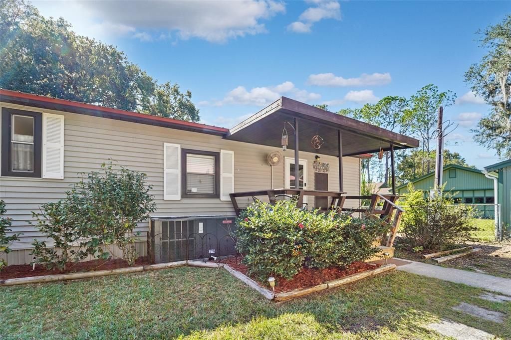 For Sale: $299,000 (2 beds, 2 baths, 1056 Square Feet)