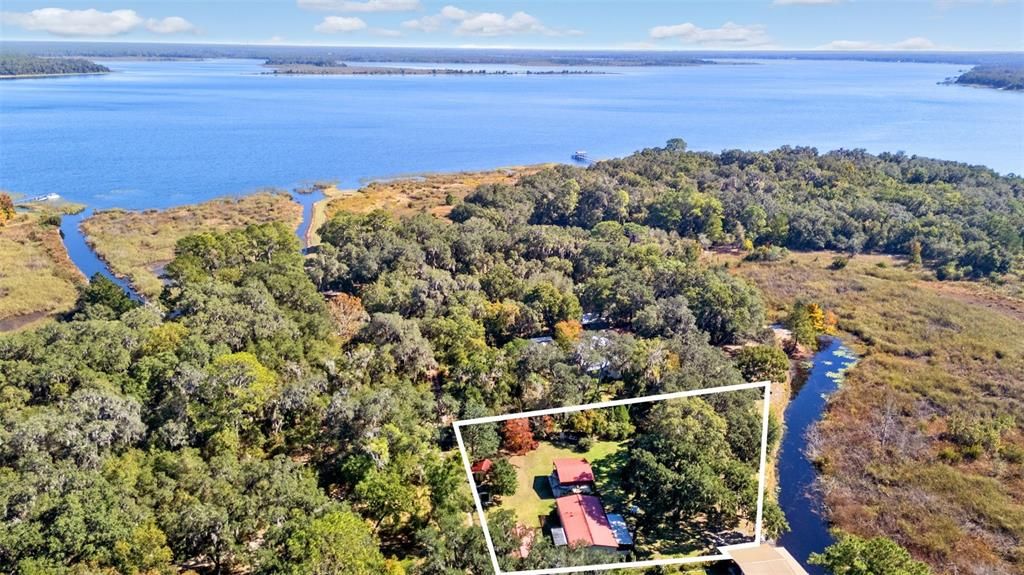 For Sale: $299,000 (2 beds, 2 baths, 1056 Square Feet)