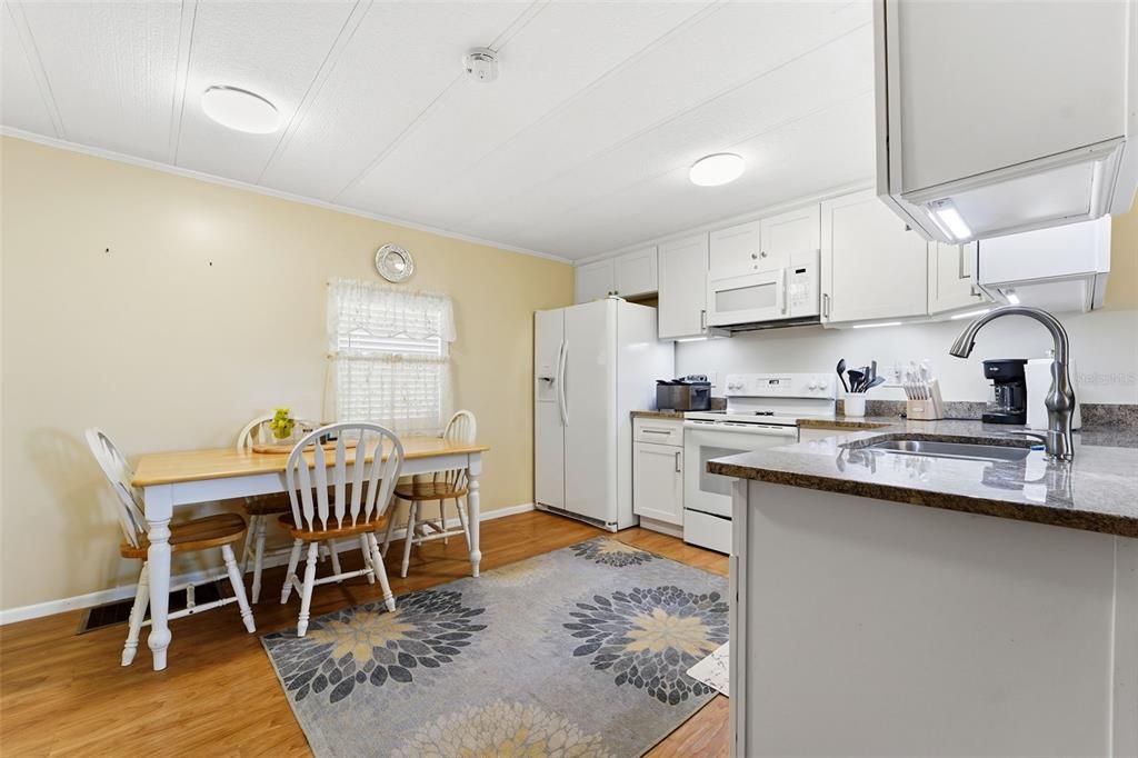 For Sale: $299,000 (2 beds, 2 baths, 1056 Square Feet)