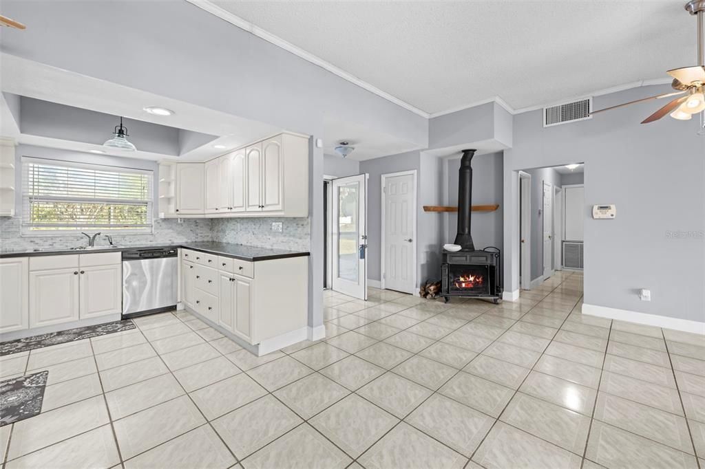 En Venta: $685,000 (4 camas, 3 baños, 2268 Pies cuadrados)