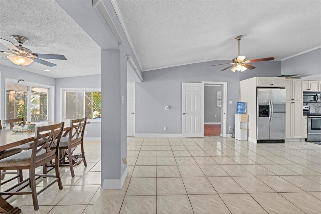 En Venta: $685,000 (4 camas, 3 baños, 2268 Pies cuadrados)