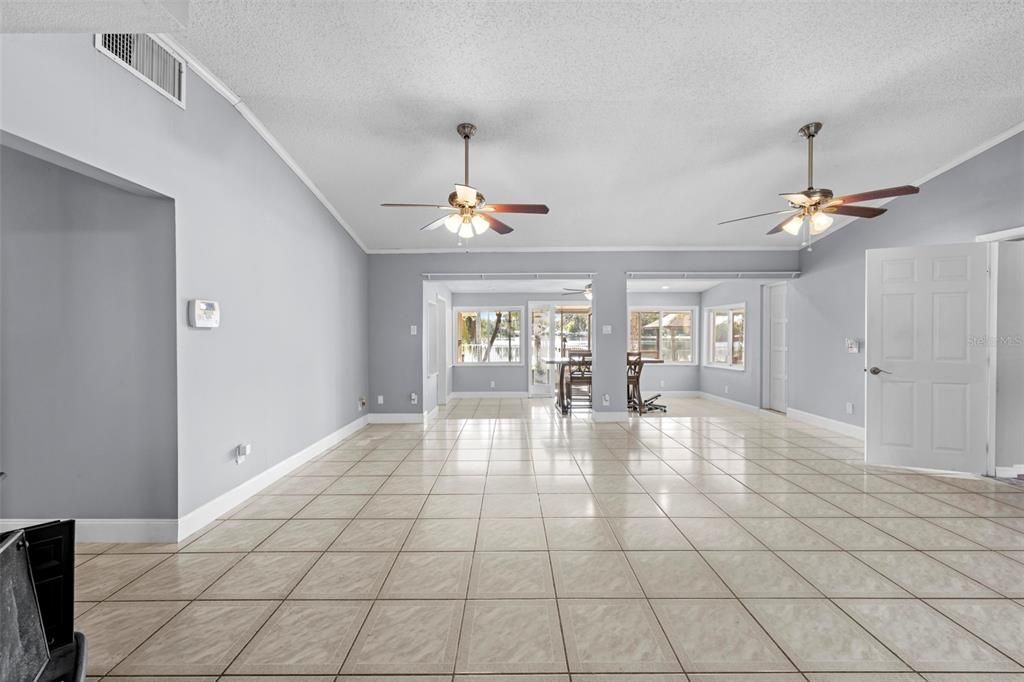 En Venta: $685,000 (4 camas, 3 baños, 2268 Pies cuadrados)