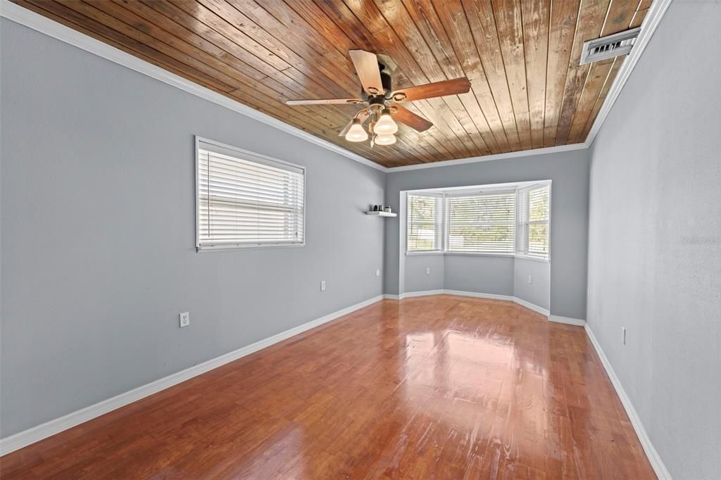 En Venta: $685,000 (4 camas, 3 baños, 2268 Pies cuadrados)