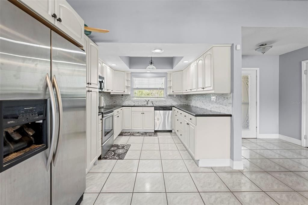 En Venta: $685,000 (4 camas, 3 baños, 2268 Pies cuadrados)