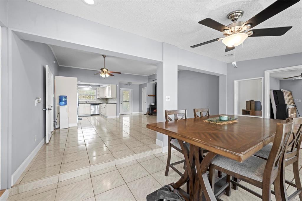 En Venta: $685,000 (4 camas, 3 baños, 2268 Pies cuadrados)