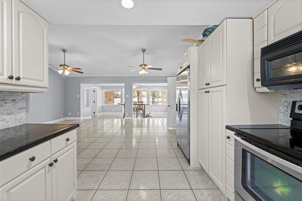 En Venta: $685,000 (4 camas, 3 baños, 2268 Pies cuadrados)