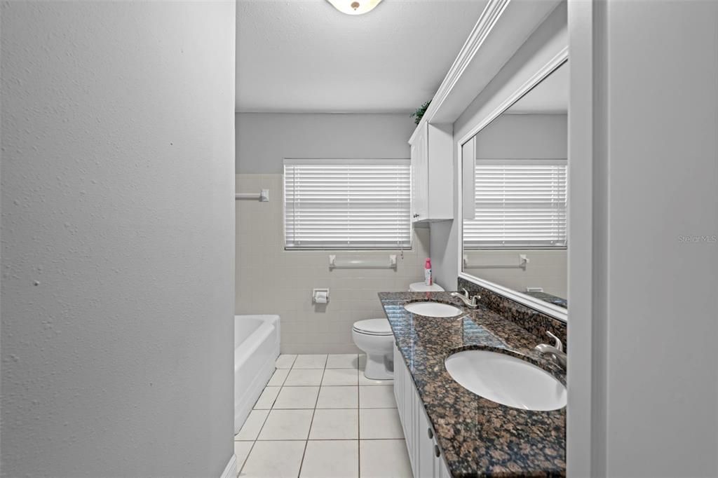 En Venta: $685,000 (4 camas, 3 baños, 2268 Pies cuadrados)