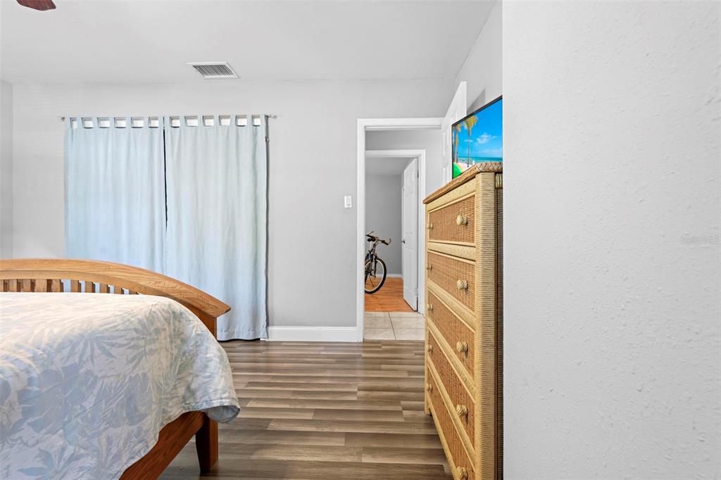 En Venta: $685,000 (4 camas, 3 baños, 2268 Pies cuadrados)