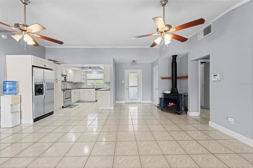 En Venta: $685,000 (4 camas, 3 baños, 2268 Pies cuadrados)