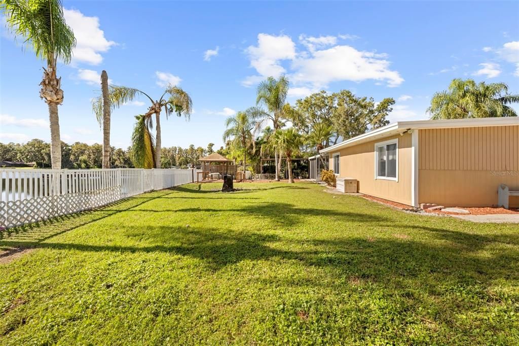 En Venta: $685,000 (4 camas, 3 baños, 2268 Pies cuadrados)