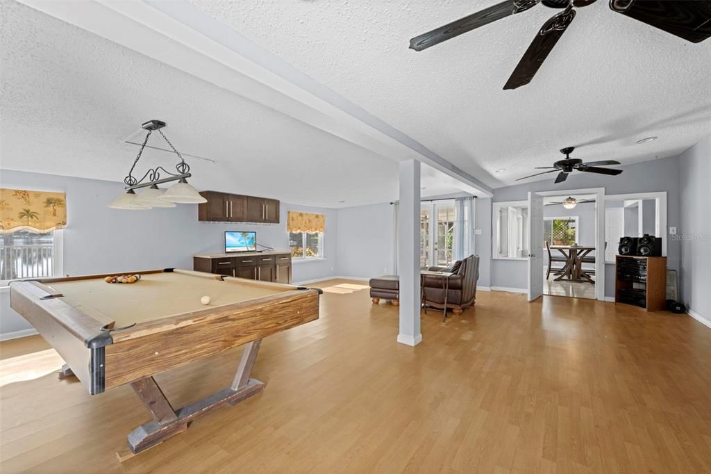 En Venta: $685,000 (4 camas, 3 baños, 2268 Pies cuadrados)