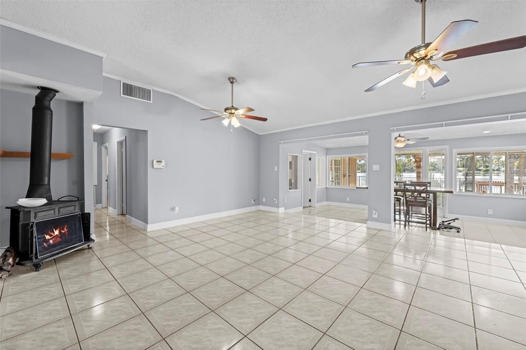 En Venta: $685,000 (4 camas, 3 baños, 2268 Pies cuadrados)