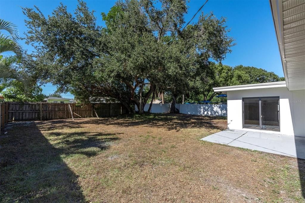 合同活跃: $429,000 (3 贝兹, 2 浴室, 1335 平方英尺)