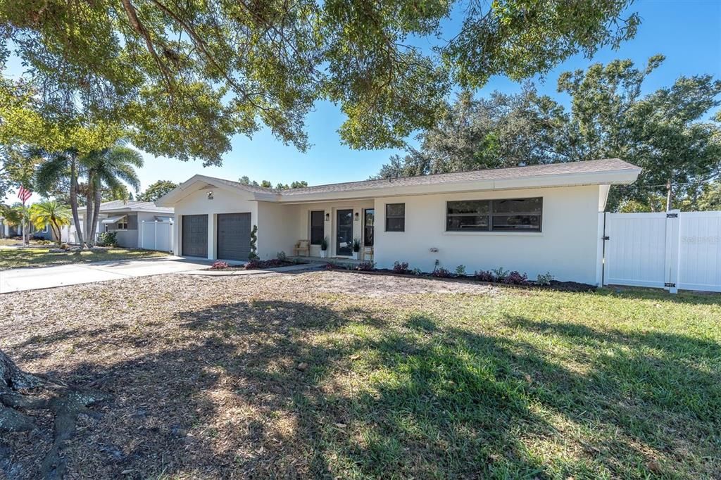 合同活跃: $429,000 (3 贝兹, 2 浴室, 1335 平方英尺)