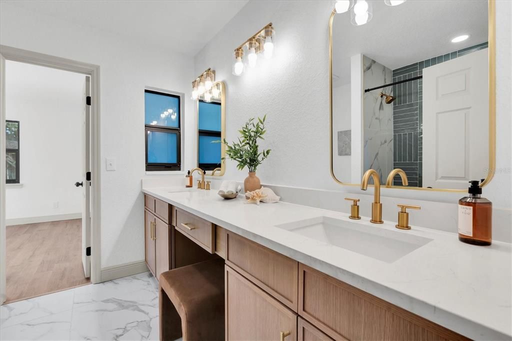 合同活跃: $429,000 (3 贝兹, 2 浴室, 1335 平方英尺)