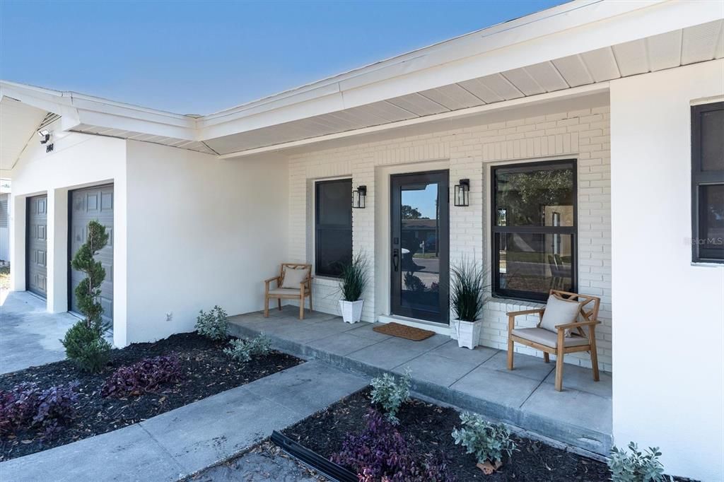 合同活跃: $429,000 (3 贝兹, 2 浴室, 1335 平方英尺)