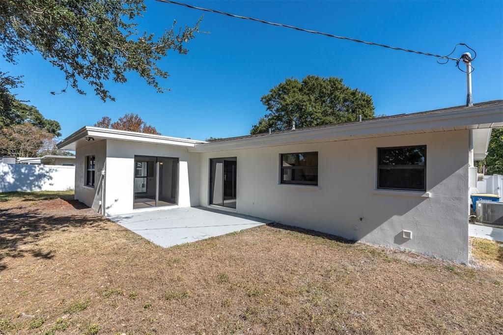 合同活跃: $429,000 (3 贝兹, 2 浴室, 1335 平方英尺)