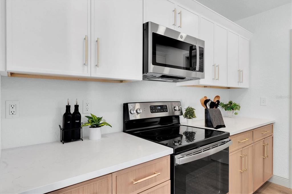 合同活跃: $429,000 (3 贝兹, 2 浴室, 1335 平方英尺)