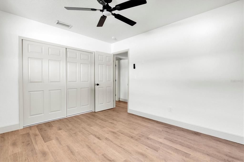 合同活跃: $429,000 (3 贝兹, 2 浴室, 1335 平方英尺)