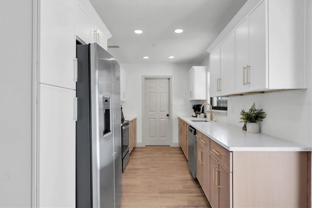 合同活跃: $429,000 (3 贝兹, 2 浴室, 1335 平方英尺)