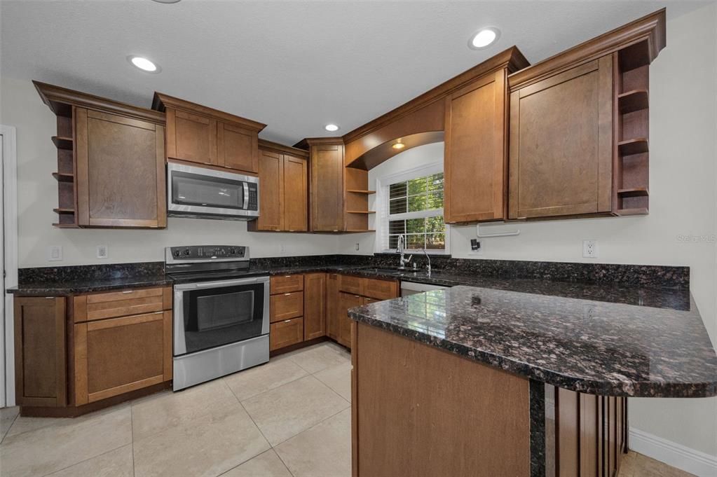 На продажу: $435,000 (2 спален, 1 ванн, 1376 Квадратных фут)