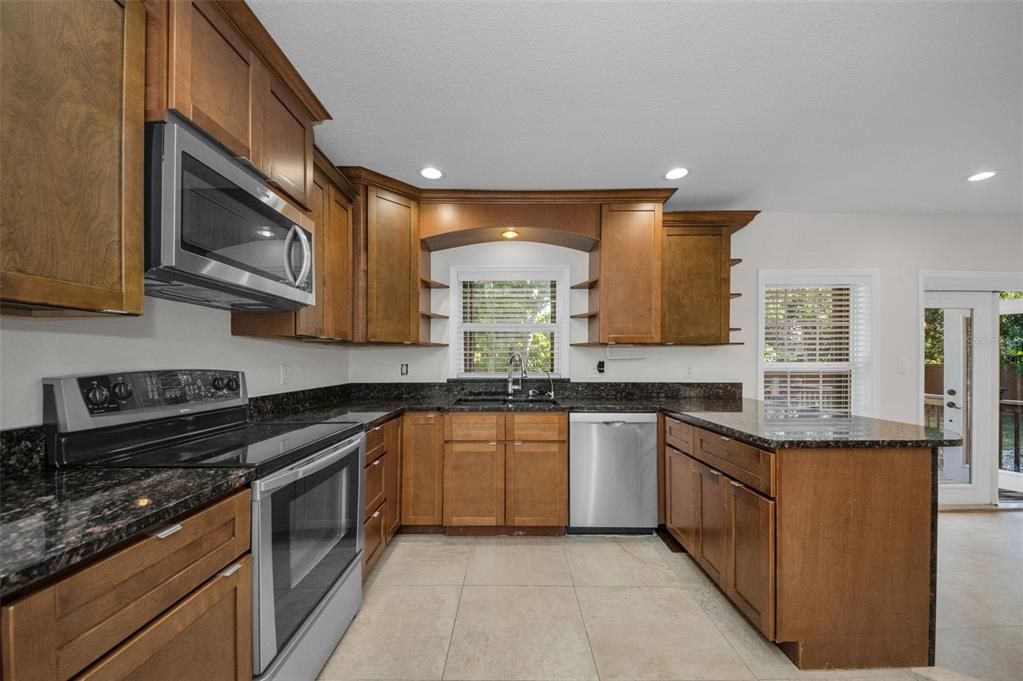 На продажу: $435,000 (2 спален, 1 ванн, 1376 Квадратных фут)