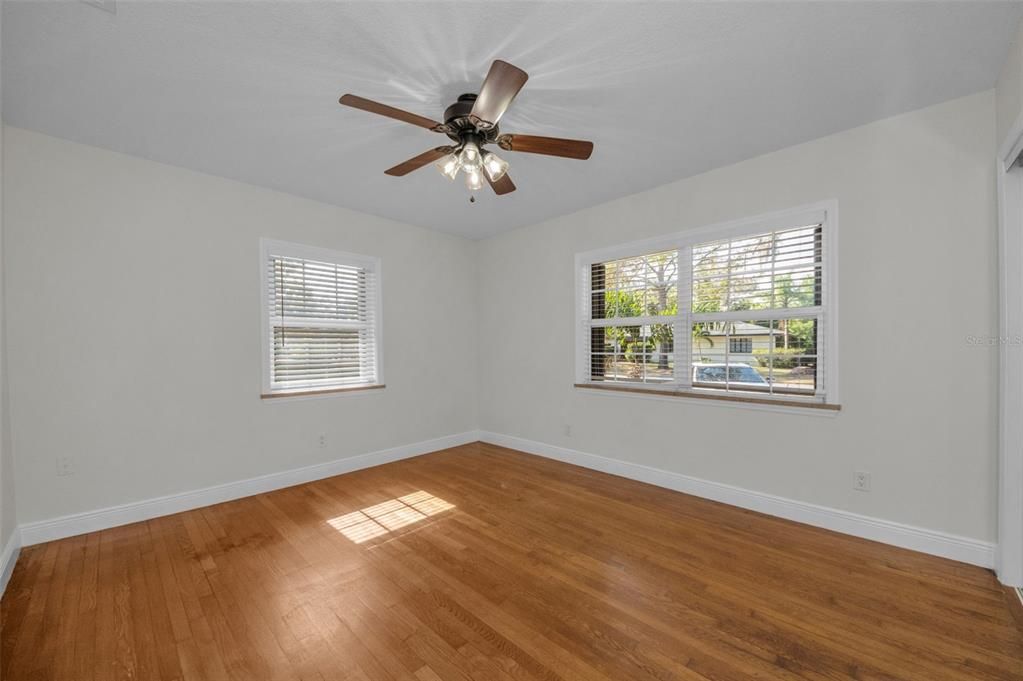 На продажу: $435,000 (2 спален, 1 ванн, 1376 Квадратных фут)