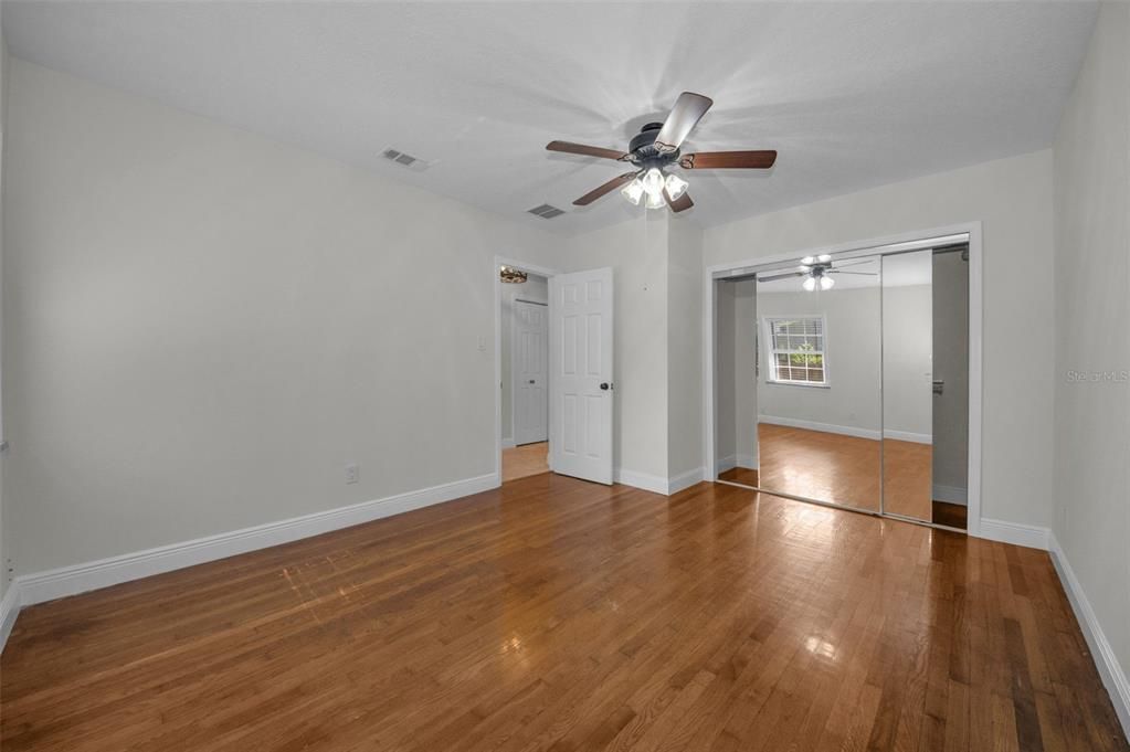 На продажу: $435,000 (2 спален, 1 ванн, 1376 Квадратных фут)