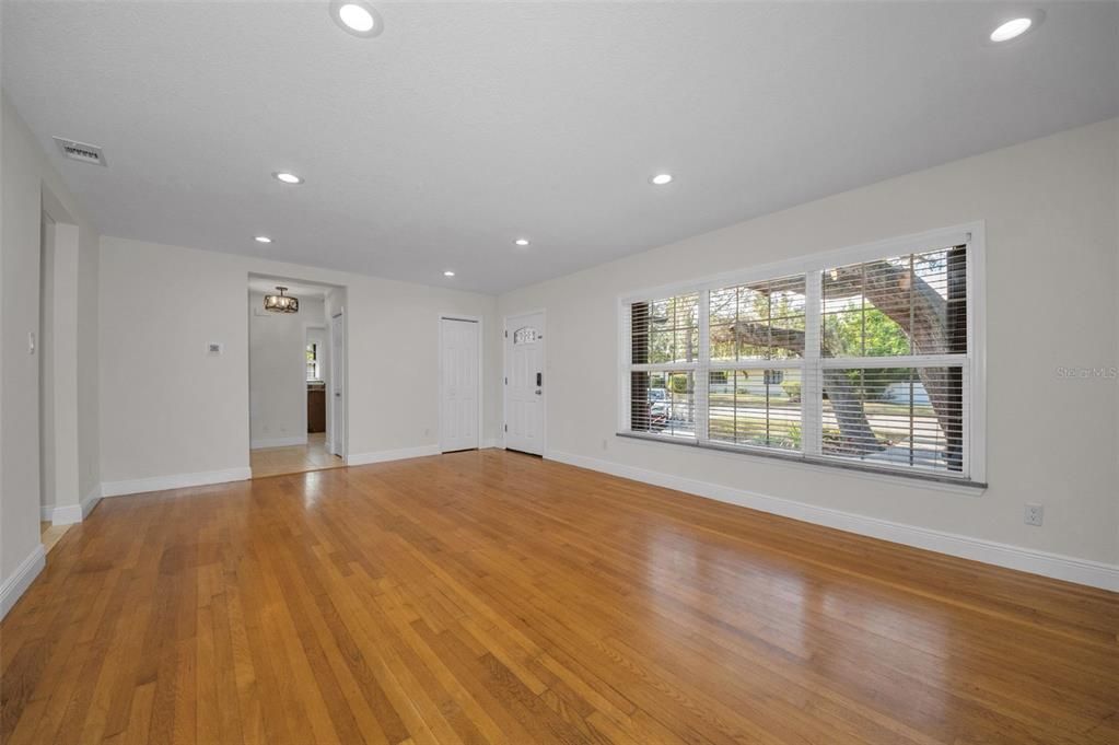 На продажу: $435,000 (2 спален, 1 ванн, 1376 Квадратных фут)